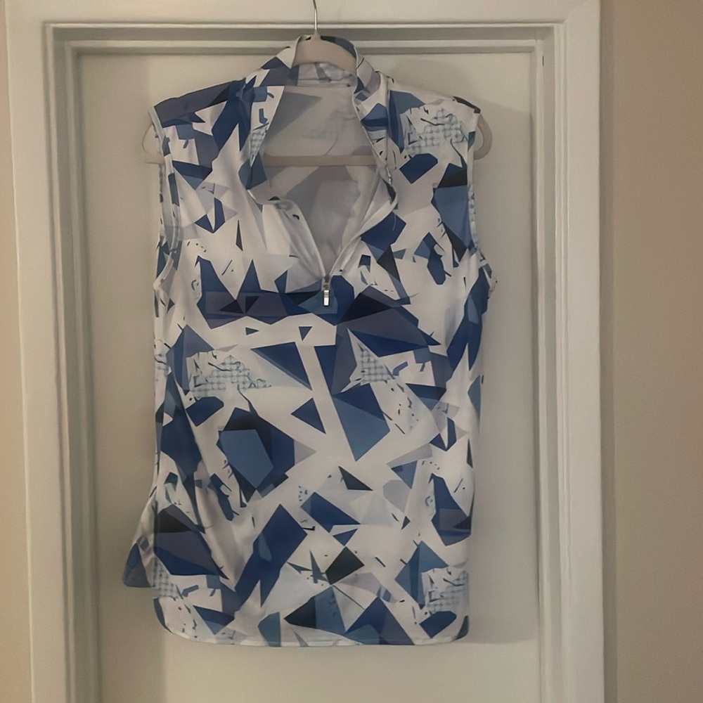 Sleeveless golf shirt